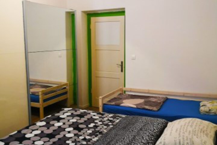Room 32 of 48