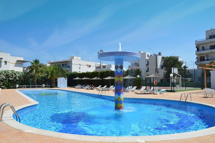 Hotel Pool