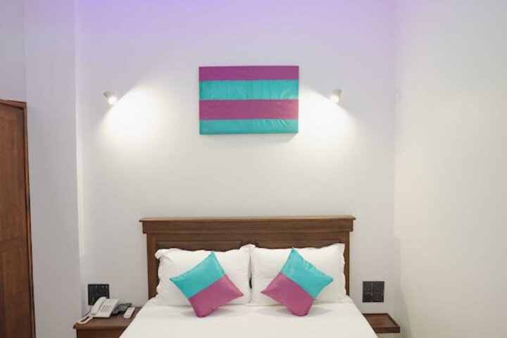 Room 32 of 76