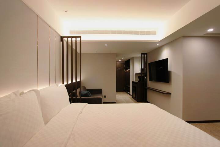 Room 10 of 32