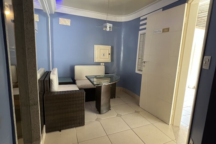 Room 56 of 118