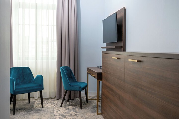 Room 10 of 30