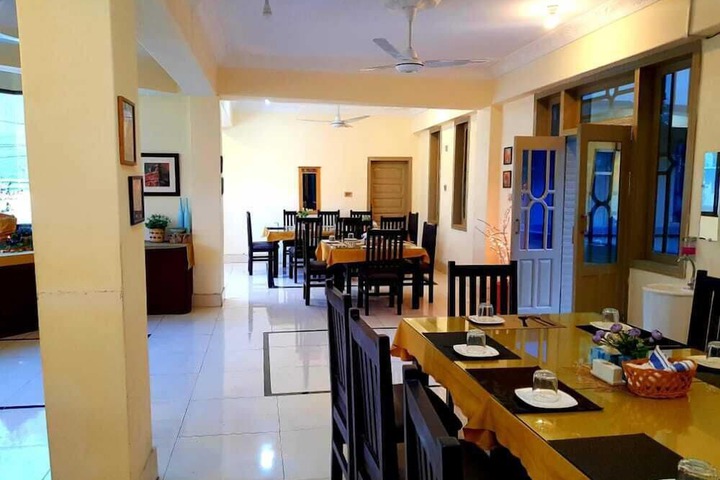 Dining 6 of 8