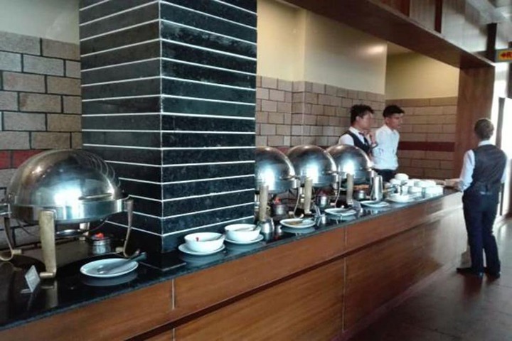 Dining 14 of 16