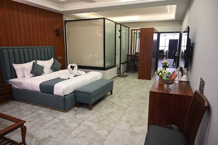 Room 10 of 14