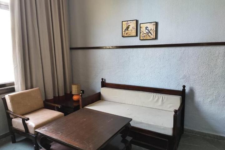 Room 34 of 76