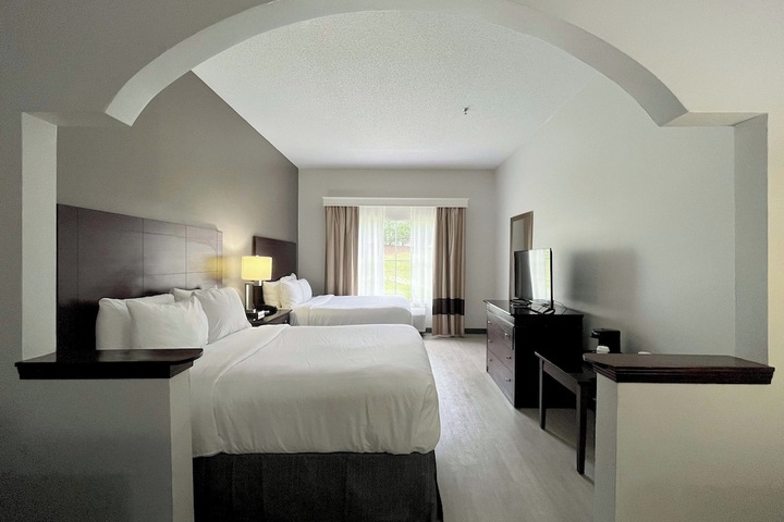 1 King Bed Suite (7 of 10)