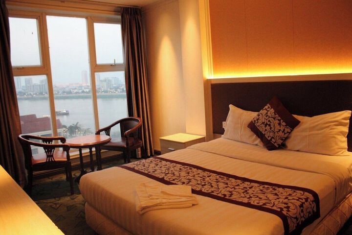 Room 5 of 6