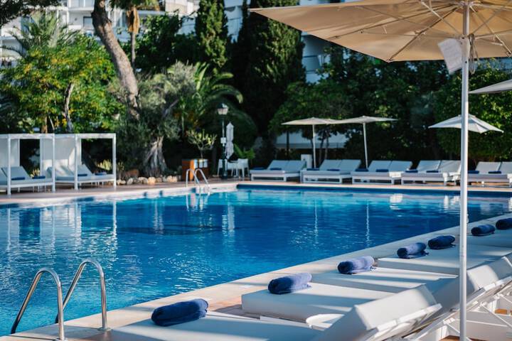 Hotel Pool