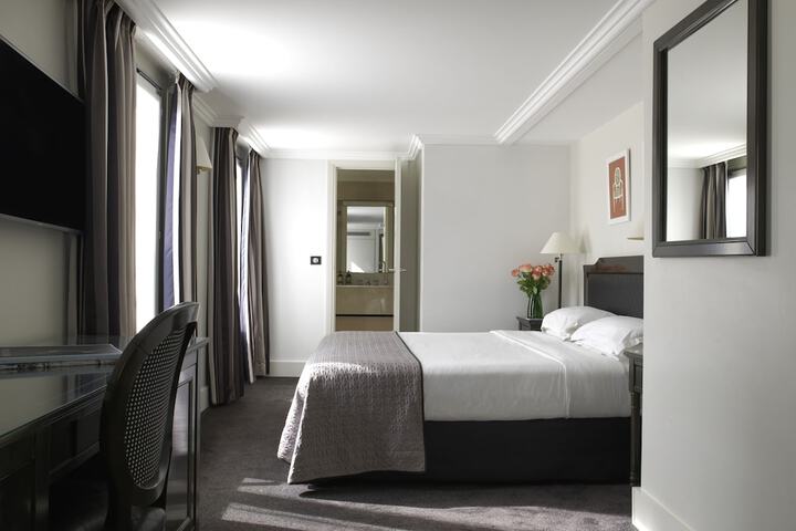 Room 9 of 34