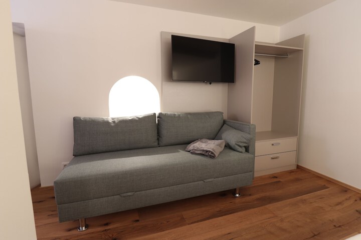 Room 37 of 102