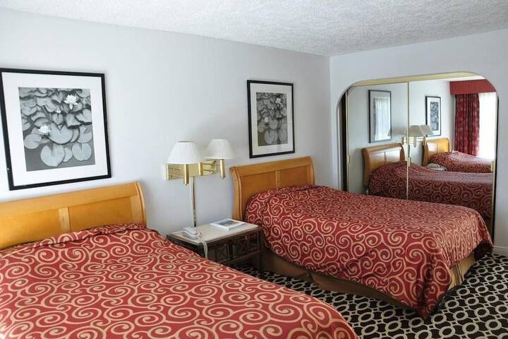 2 Double Beds Pool View (4 of 16)