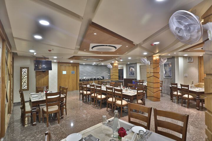 Dining 44 of 76