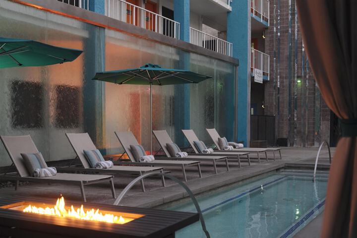 Pool Hotel