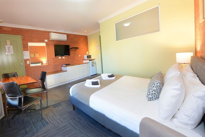 Room 5 of 28
