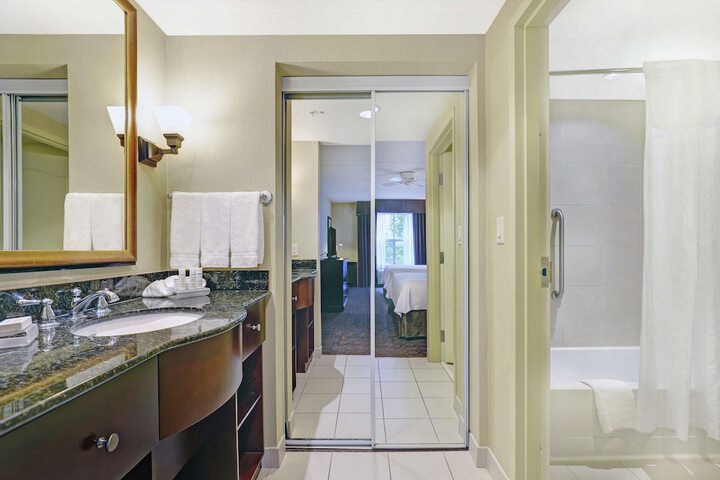 1 King Bed Whirlpool Studio Suite (8 of 22)