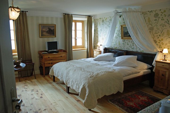 Room 6 of 42