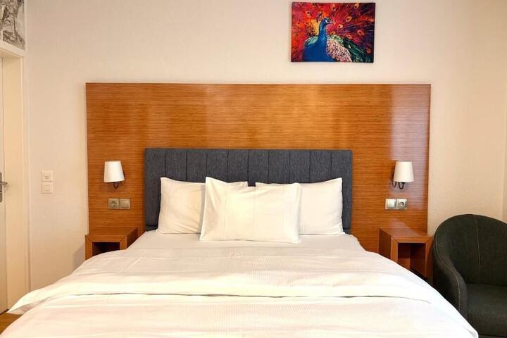 Room 5 of 75