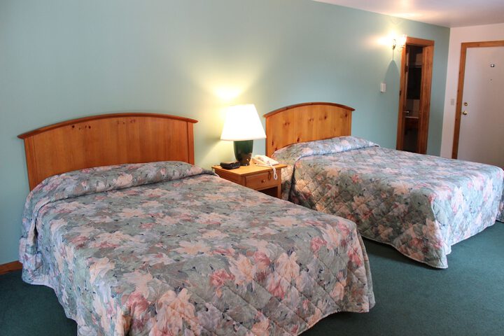 Log Deluxe 2 Queen Beds Balcony (34 of 36)