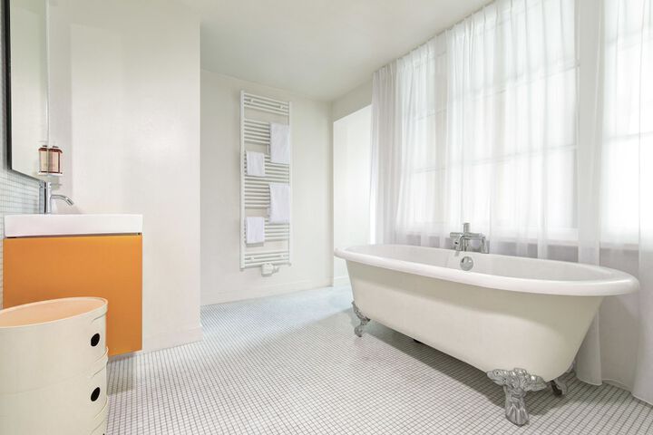 Room 43 of 63