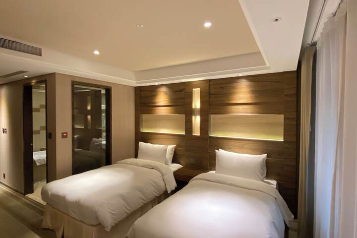 Room 45 of 99