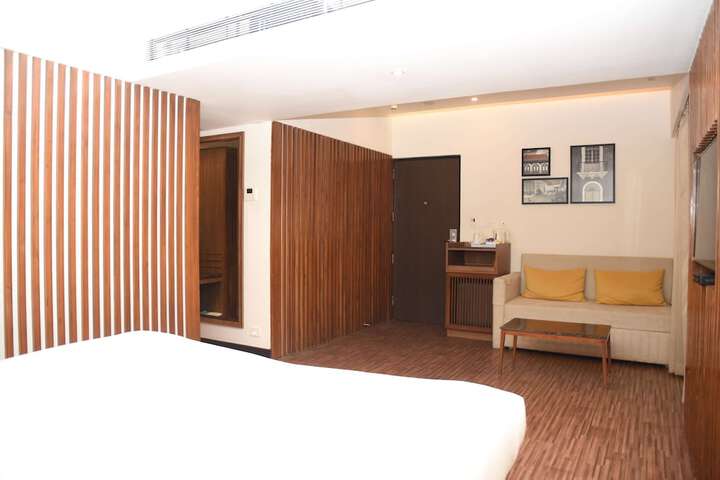 Room 76 of 143