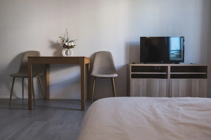 Room 2 of 10