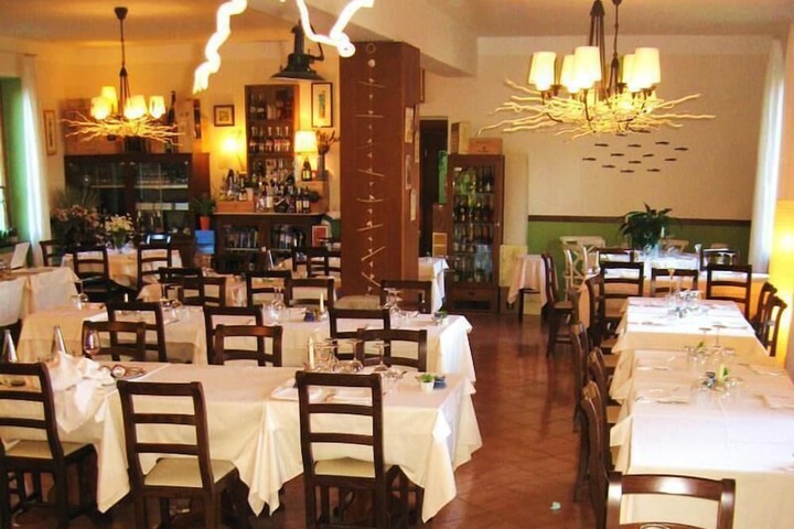 Dining 45 of 63