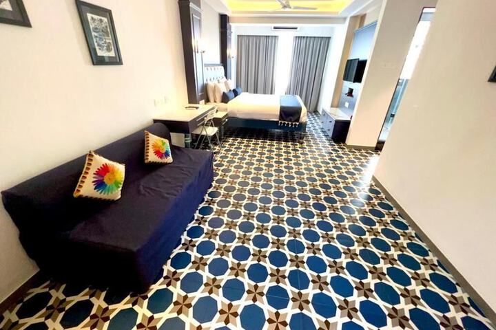 Room 15 of 48