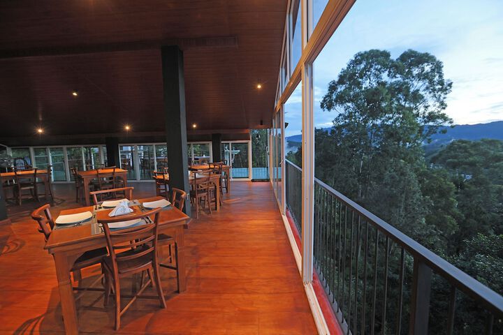 Dining 75 of 116