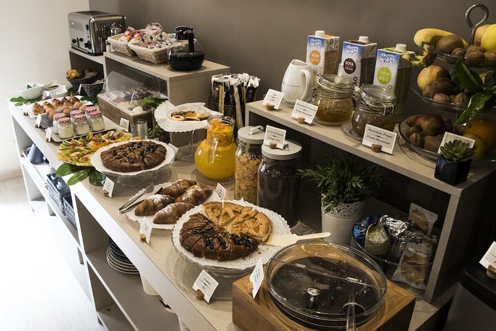 Breakfast/Coffee Service 32 of 45