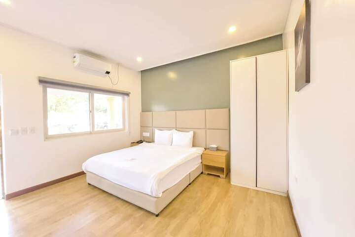 Room 10 of 68