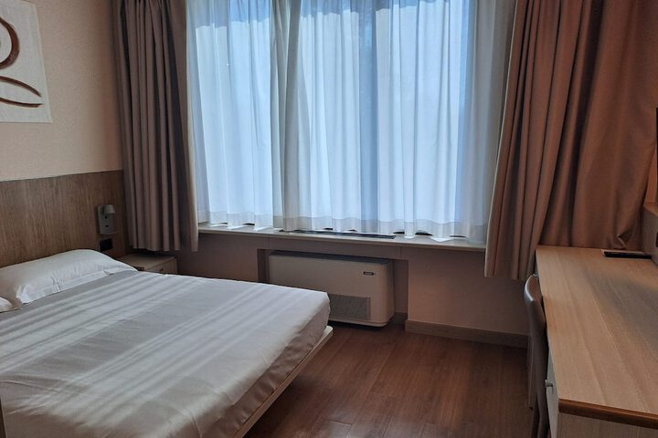 Room 14 of 70
