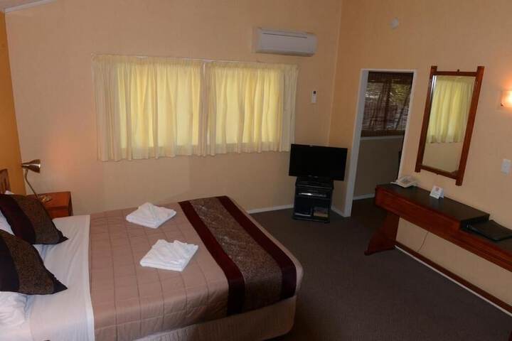 Room 8 of 32