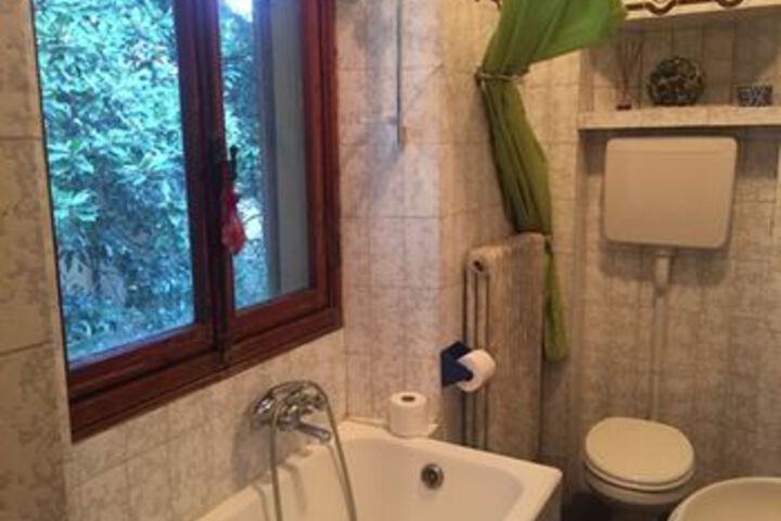 Room 2 of 13