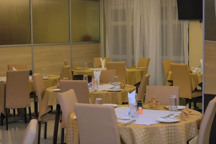 Dining 6 of 7