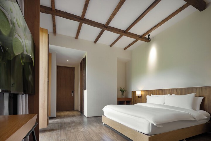 Room 49 of 143