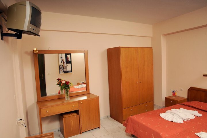 Room 16 of 50