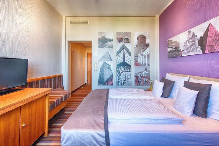 Room 12 of 61