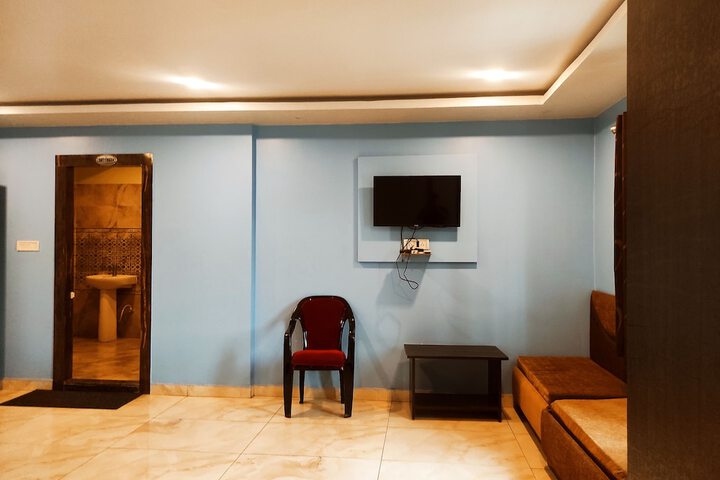Room 11 of 32