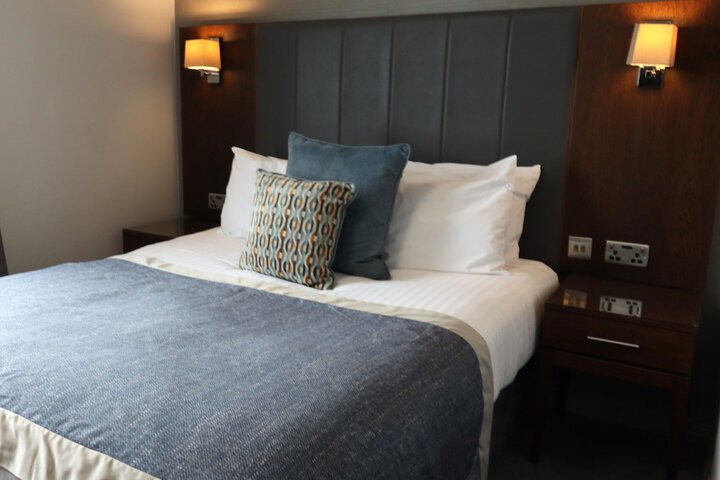 Room 13 of 32