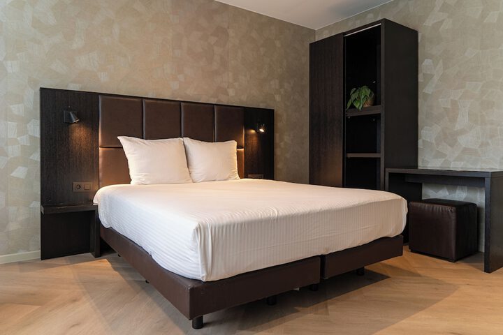 Room 7 of 62