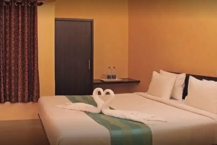 Room 5 of 14