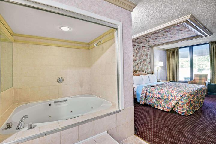 1 King Bed Accessible (11 of 19)