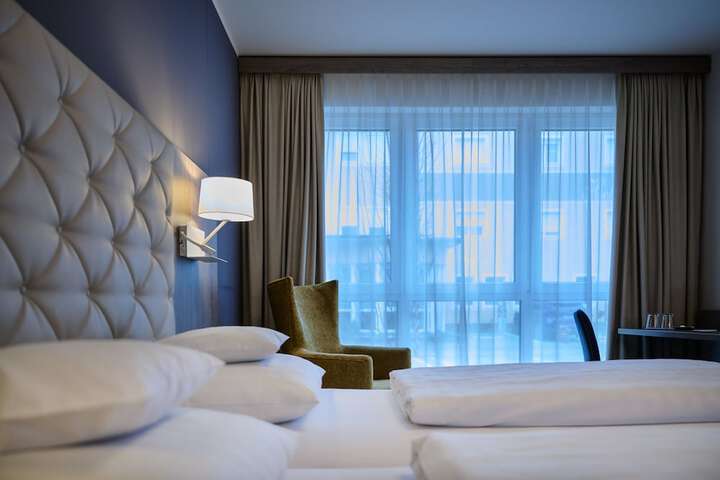 Room 53 of 106