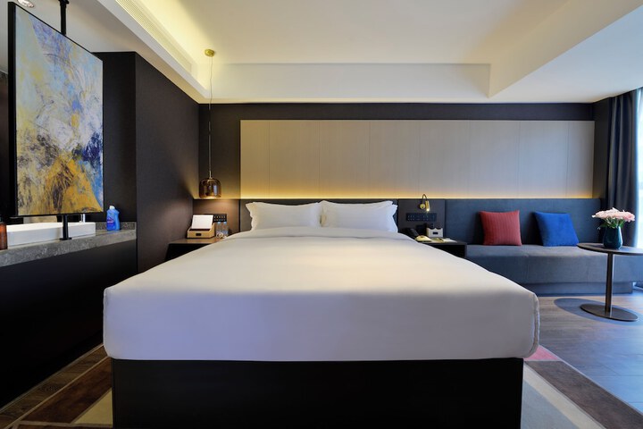 Room 12 of 25