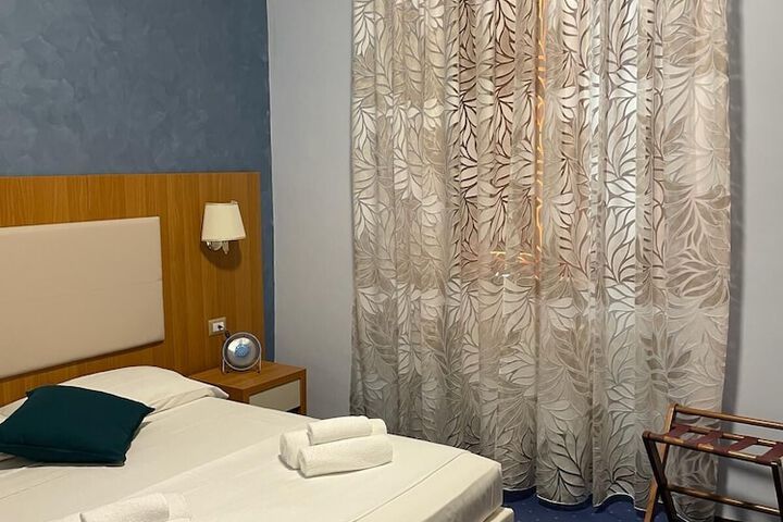 Room 16 of 162