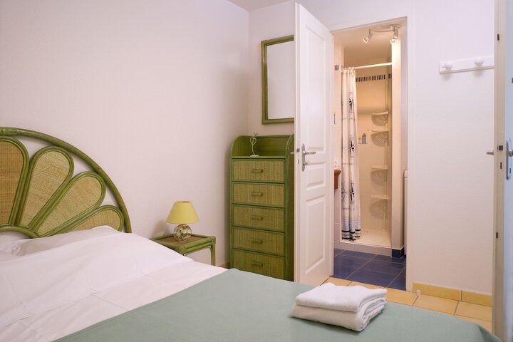 Room 3 of 20