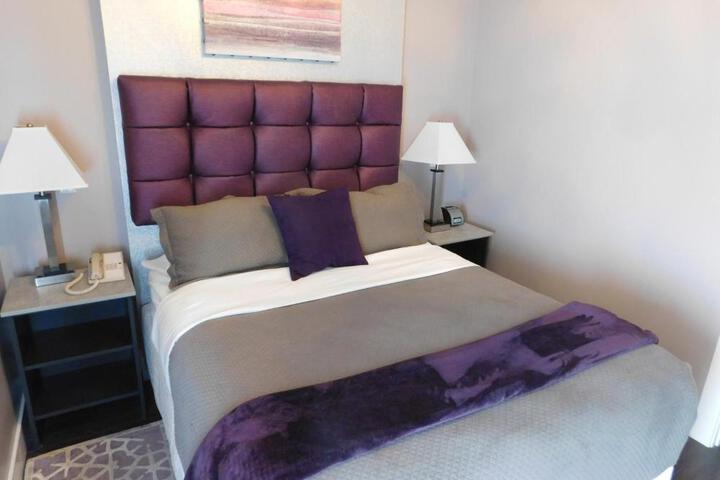 1 King Bed (6 of 11)
