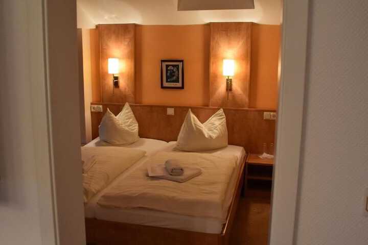 Room 6 of 49